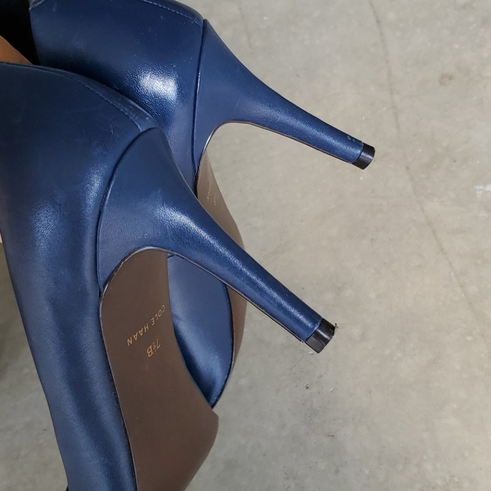 Shoes - Picture 5 of 6